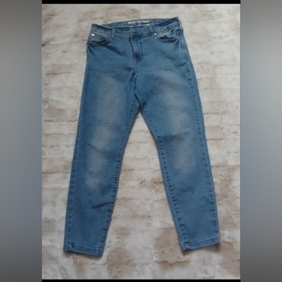 Celebrity Pink - Highrise skinny ankle in great condition no tears or snags. - Picture 1 of 4